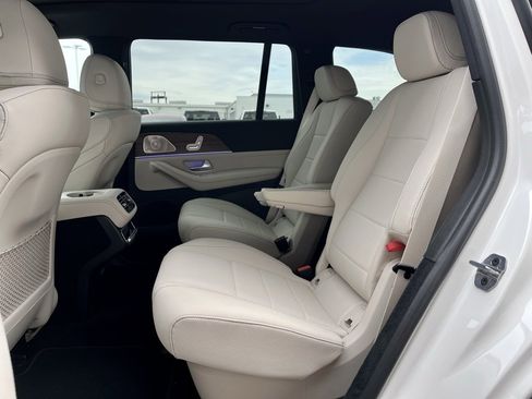 Certified 2025 Mercedes-Benz GLS 450 4MATIC image 4