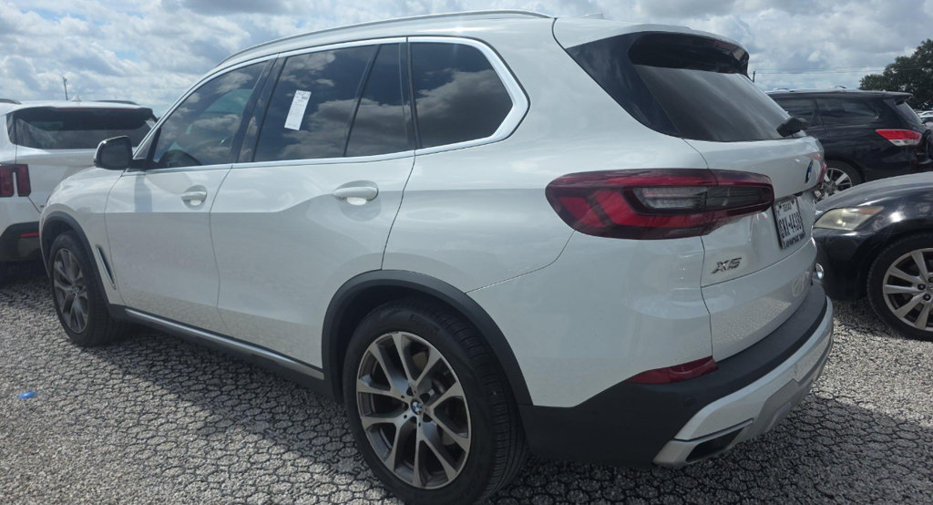 Used 2022 BMW X5 xDrive40i AWD/4WD image 3