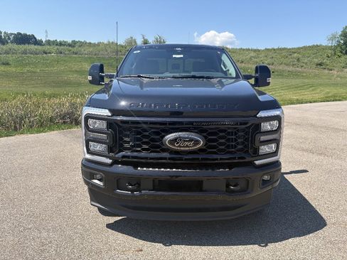 New 2026 Ford F250 Lariat w/ Black Appearance Package AWD/4WD image 8
