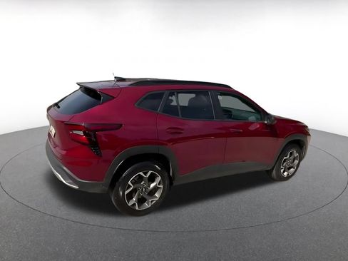 Used 2025 Chevrolet Trax LT FWD image 12