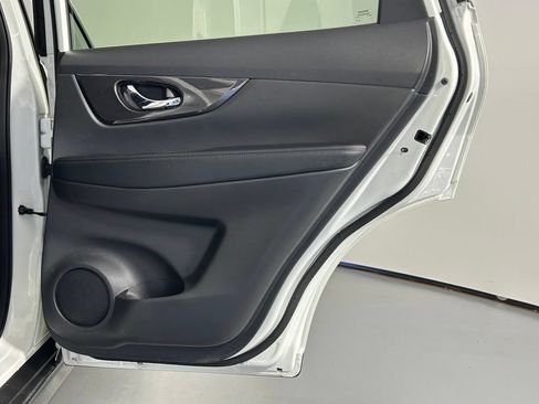 Used 2019 Nissan Rogue SV AWD/4WD image 11