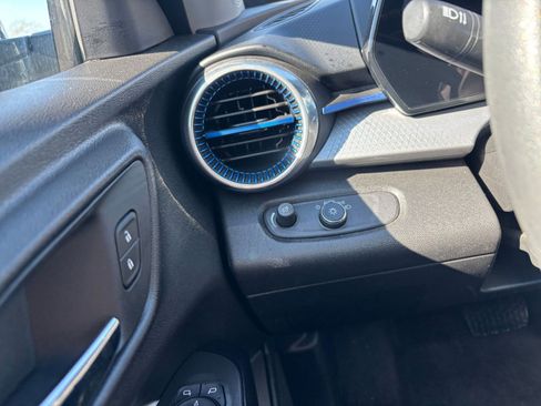 Used 2025 Chevrolet Trax LT image 33