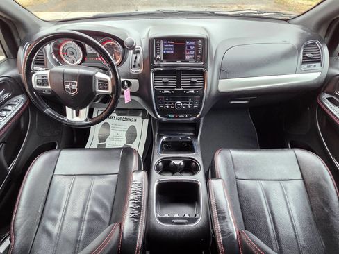 Used 2019 Dodge Grand Caravan GT image 19