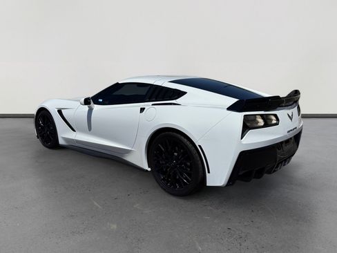 Used 2019 Chevrolet Corvette Stingray Coupe w/ 1LT RWD image 3