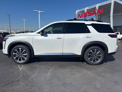 New 2026 Nissan Pathfinder Platinum image 2