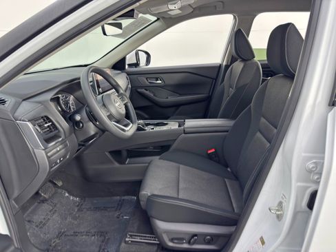 Used 2024 Nissan Rogue SV image 15