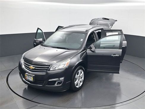 Certified 2017 Chevrolet Traverse LT w/ Style and Technology Package image 31
