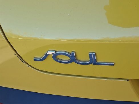 Used 2020 Kia Soul LX image 29