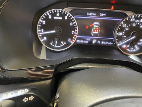 Used 2025 Nissan Pathfinder SV AWD/4WD image 38