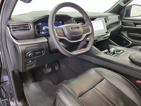 Used 2024 Jeep Wagoneer L Series II AWD/4WD image 19