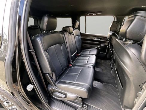 Certified 2024 Jeep Wagoneer Series II w/ Flexible Seating Group AWD/4WD image 25