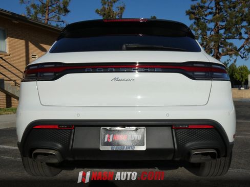 Used 2024 Porsche Macan AWD/4WD image 10