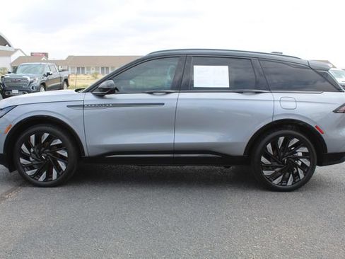 Used 2025 Lincoln Nautilus Reserve w/ Jet Appearance Package AWD/4WD image 9