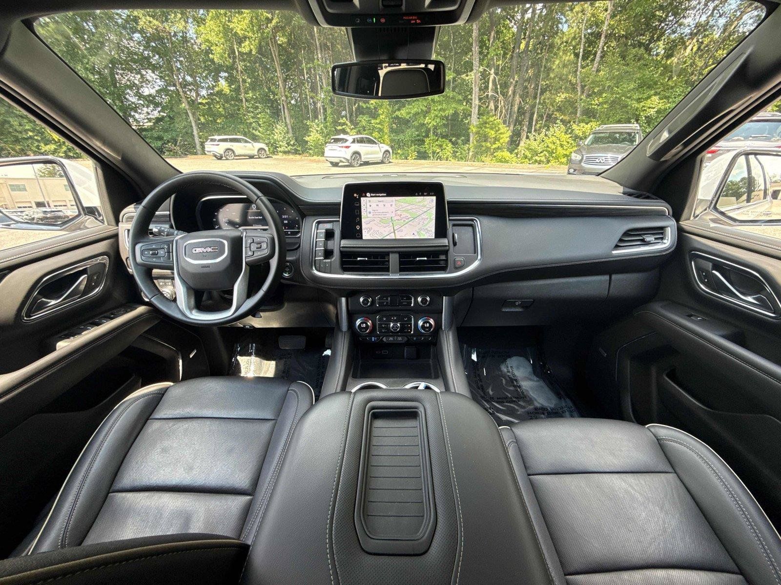 Used 2023 GMC Yukon XL SLT AWD/4WD image 13
