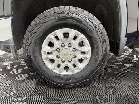 Used 2021 Chevrolet Silverado 2500 LTZ w/ LTZ Plus Package image 12