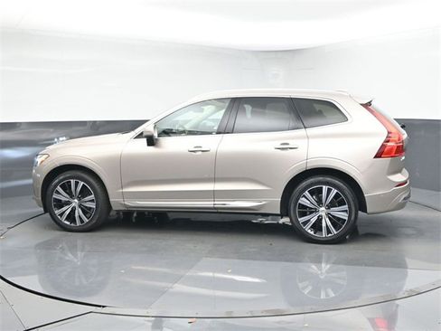 Used 2023 Volvo XC60 B5 Plus w/ Protection Package image 5