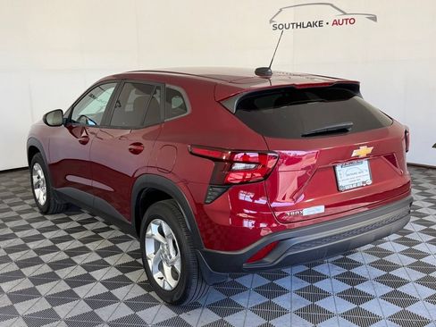 Used 2024 Chevrolet Trax LS w/ LS Convenience Package FWD image 6