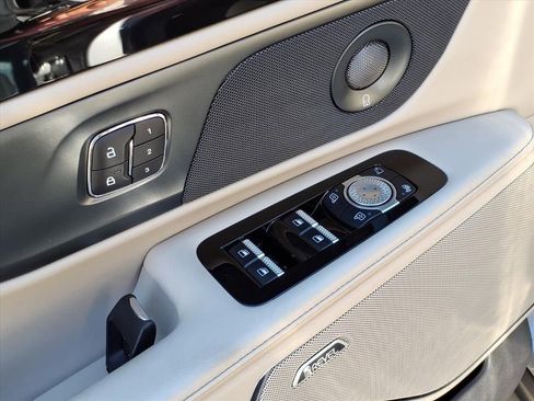 Certified 2025 Lincoln Nautilus Reserve w/ Jet Appearance Package image 14