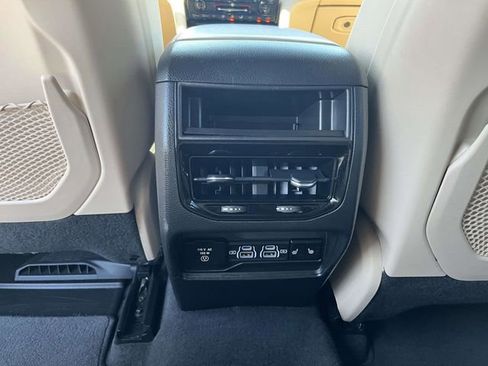 Used 2023 Jeep Grand Cherokee Limited RWD image 8