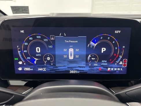 Used 2025 Chevrolet Suburban Z71 w/ Comfort Package image 15