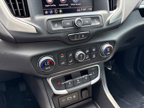 Certified 2022 GMC Terrain SLE w/ Driver Convenience Package AWD/4WD image 22