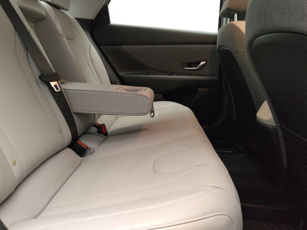 Used 2023 Hyundai Elantra Limited FWD image 19