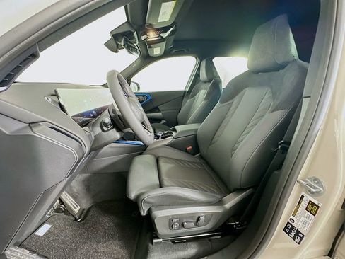 Used 2025 BMW X3 xDrive30i w/ M Sport Package image 16