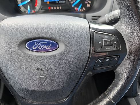 Used 2018 Ford Explorer XLT image 11