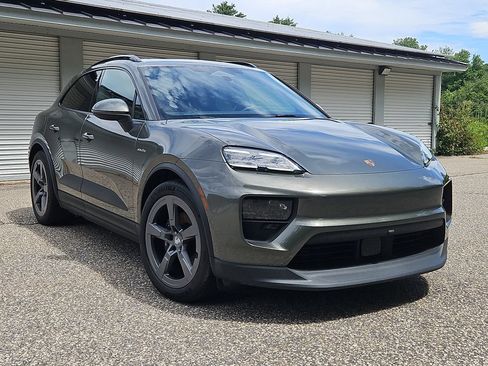 Certified 2025 Porsche Macan 4 Electric AWD/4WD image 8