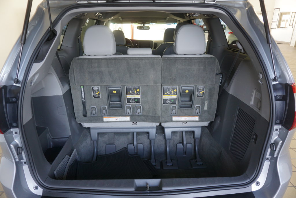 Used 2017 Toyota Sienna XLE w/ XLE Navigation Package AWD/4WD image 19