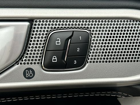 Used 2023 Ford Explorer Limited w/ Equipment Group 301A RWD image 11