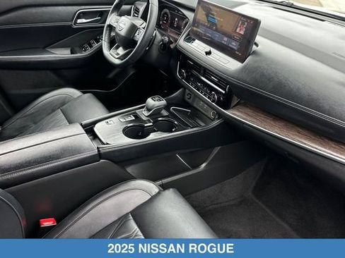 Used 2025 Nissan Rogue Platinum FWD image 18