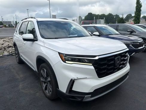 Used 2023 Honda Pilot Elite image 3