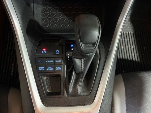 Used 2019 Toyota RAV4 XLE w/ Convenience Package AWD/4WD image 16