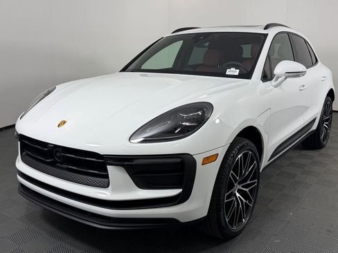 Certified 2026 Porsche Macan Base image 1