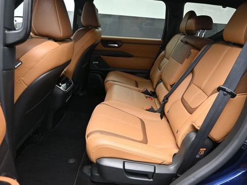 Used 2025 Nissan Armada SL AWD/4WD image 17