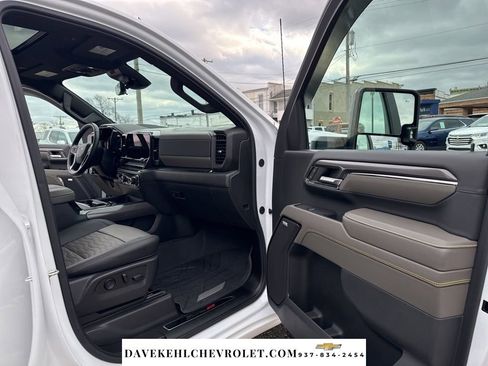 Used 2024 Chevrolet Silverado 2500 ZR2 w/ Technology Package image 27