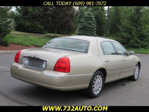Used 2007 Lincoln Town Car Signature RWD image 12