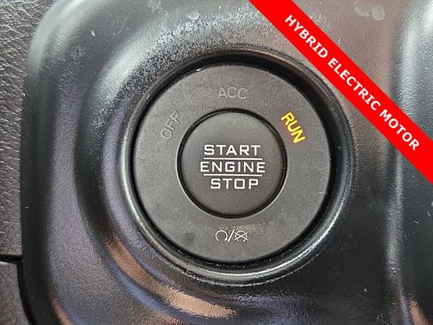 Used 2023 Jeep Wrangler Unlimited Sahara w/ Cold Weather Group AWD/4WD image 20
