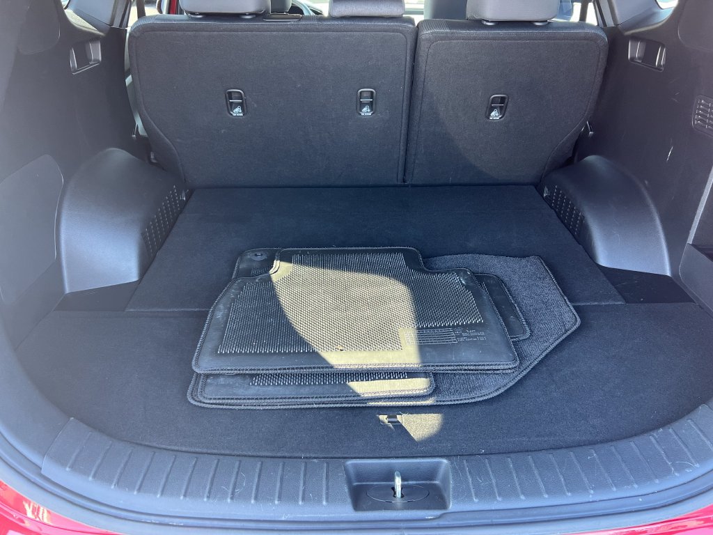 Used 2019 Hyundai Santa Fe SE AWD/4WD image 16