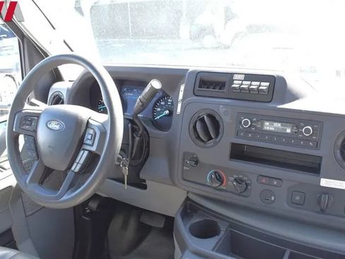 Used 2022 Ford E-350 and Econoline 350 Super Duty RWD image 13