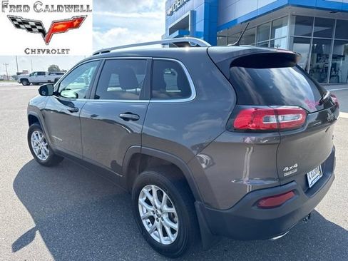 Used 2015 Jeep Cherokee Latitude w/ Comfort/Convenience Group AWD/4WD image 4