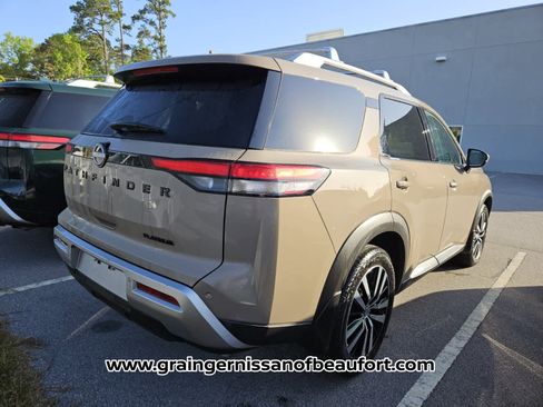Used 2023 Nissan Pathfinder Platinum w/ Black Appearance Package image 10