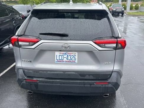 Used 2021 Toyota RAV4 XLE w/ Convenience Package FWD image 11