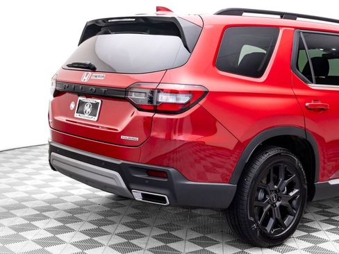 Certified 2025 Honda Pilot Touring image 37