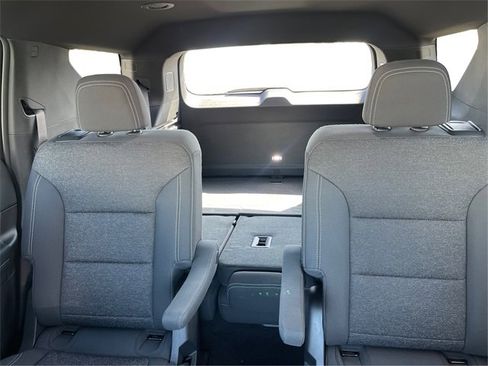 New 2025 Chevrolet Traverse LT image 9