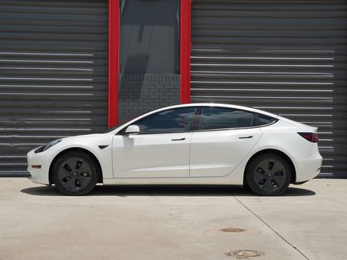 Used 2022 Tesla Model 3 Standard Range RWD image 7
