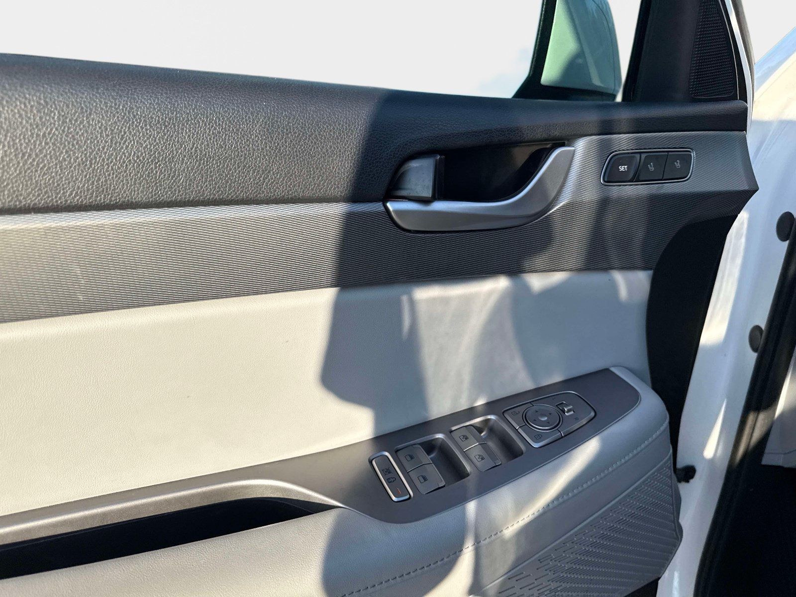 Used 2022 Hyundai Palisade SEL w/ Premium Package FWD image 16