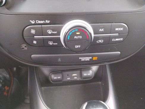 Used 2019 Kia Soul + FWD image 20