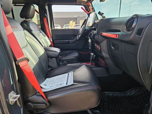 Used 2017 Jeep Wrangler Unlimited Rubicon AWD/4WD image 23